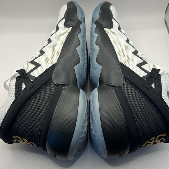 Adidas Basketball Shoes size 6.5 NIB - Picture 7 of 10